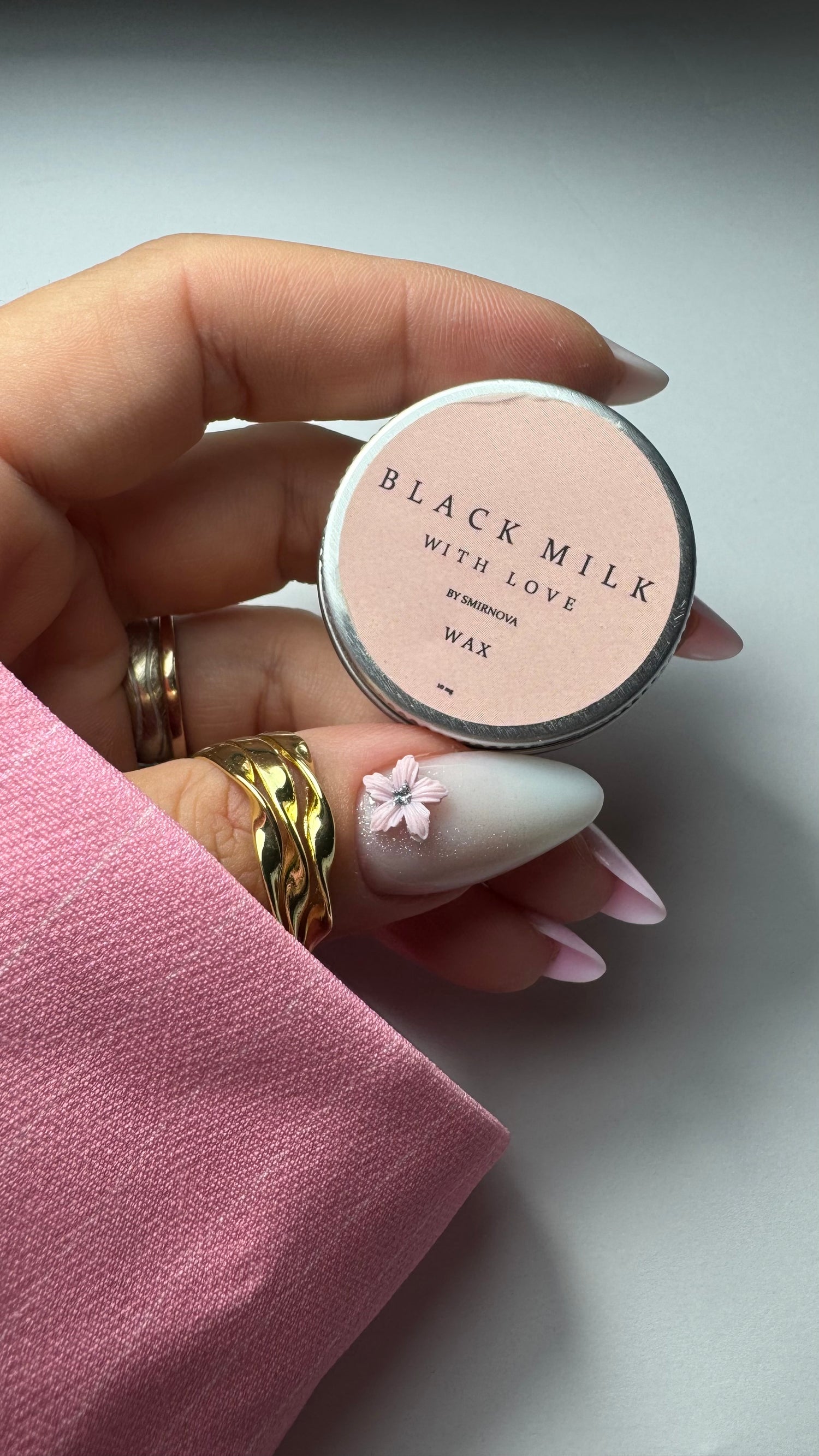 Cera Black Milk Smirnova para Perfeita Manicure