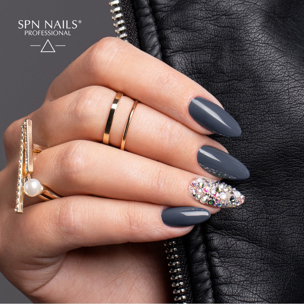 906 Smoky Raven UV LaQ 8ml