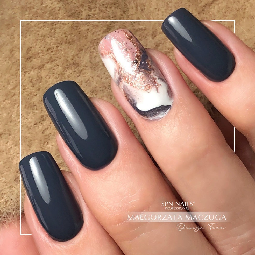 906 Smoky Raven UV LaQ 8ml